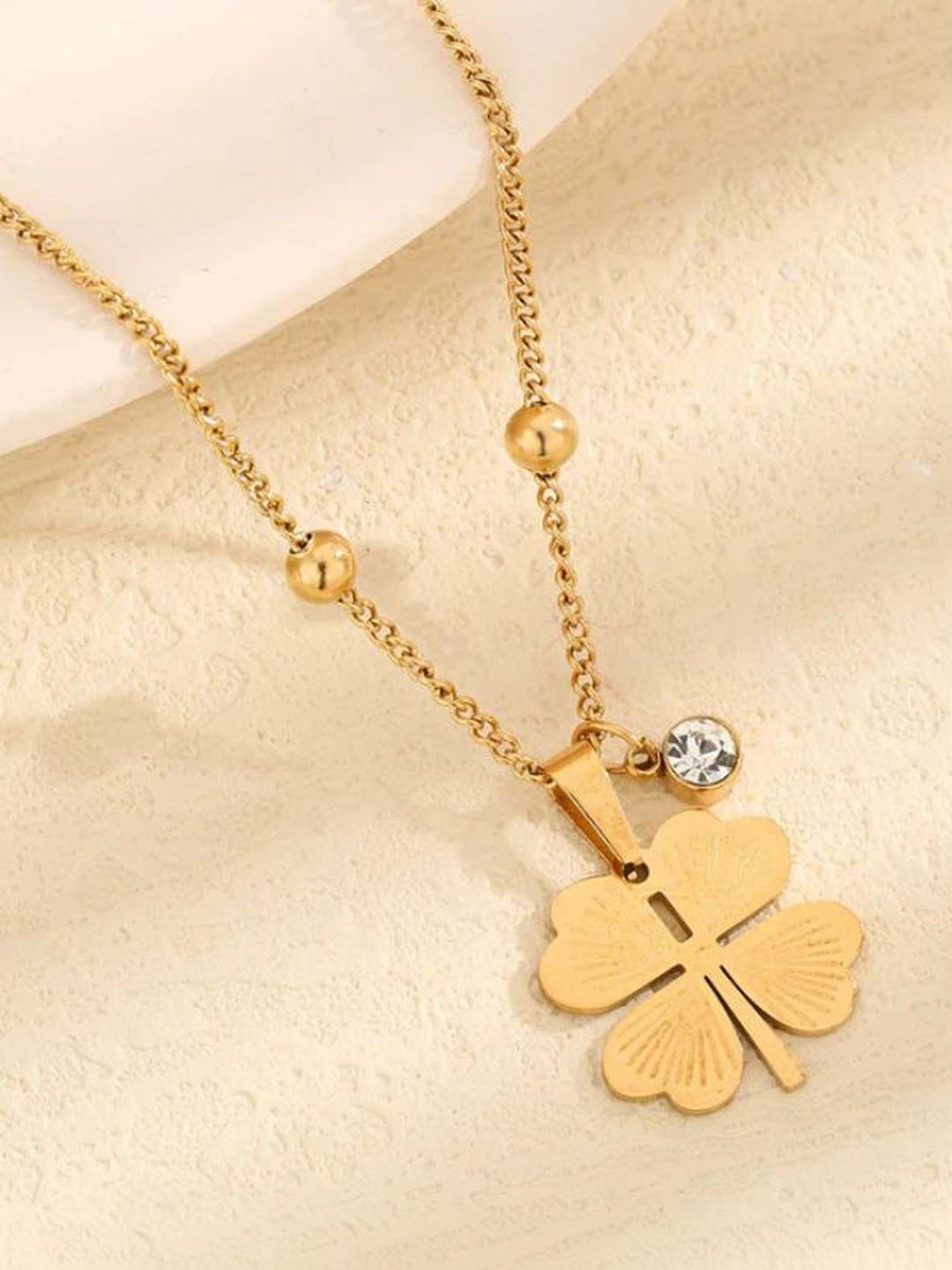 MODE & MINIMAL Gold-Plated Anti-Tarnish Four-Leaf Clover Station Necklace