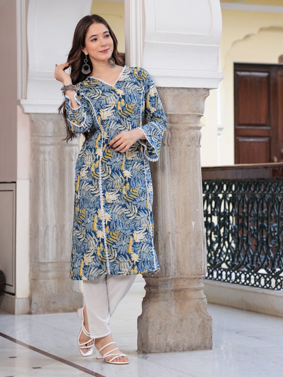 KJTRENDS Floral Printed V-Neck Kurta