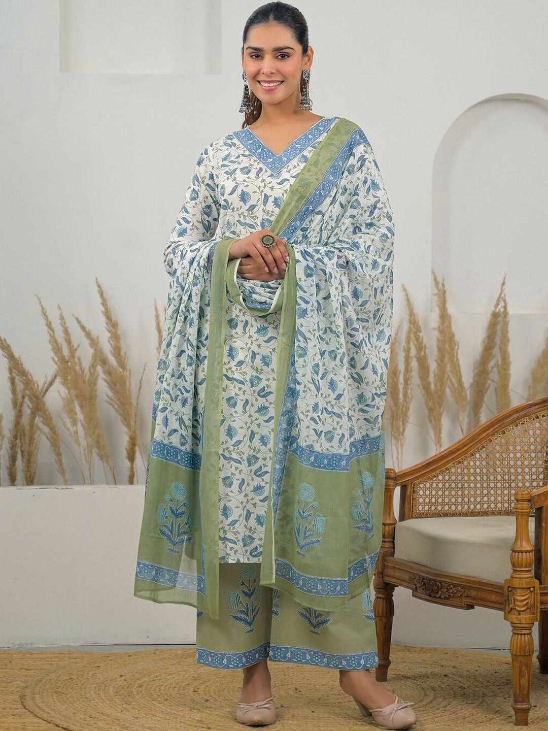 Skylee Pop Women Floral Printed Regular Kurta with Trousers & With Dupatta
