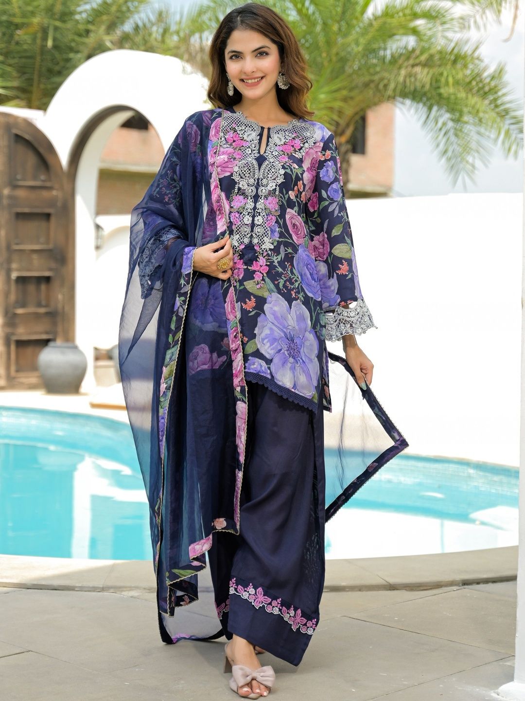 Bairaas Women Floral Embroidered Regular Kurta with Palazzos and Dupatta