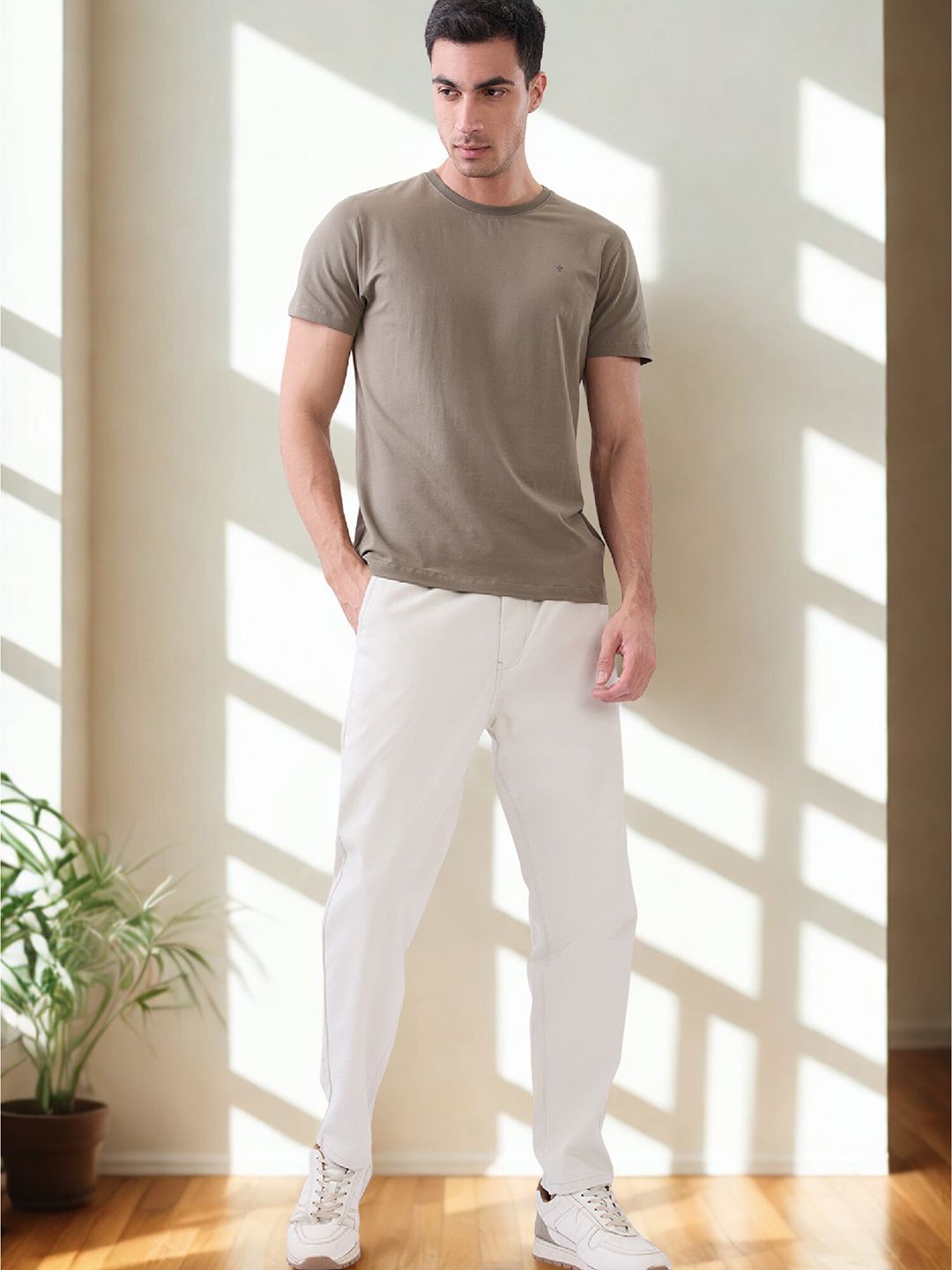 nostrum Men Solid Round Neck Cotton Slim Fit T-shirt