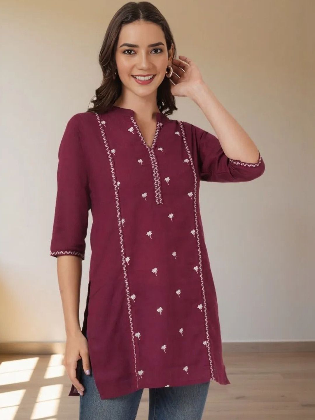 Hyba Women Floral Embroidered Floral Khadi Kurta