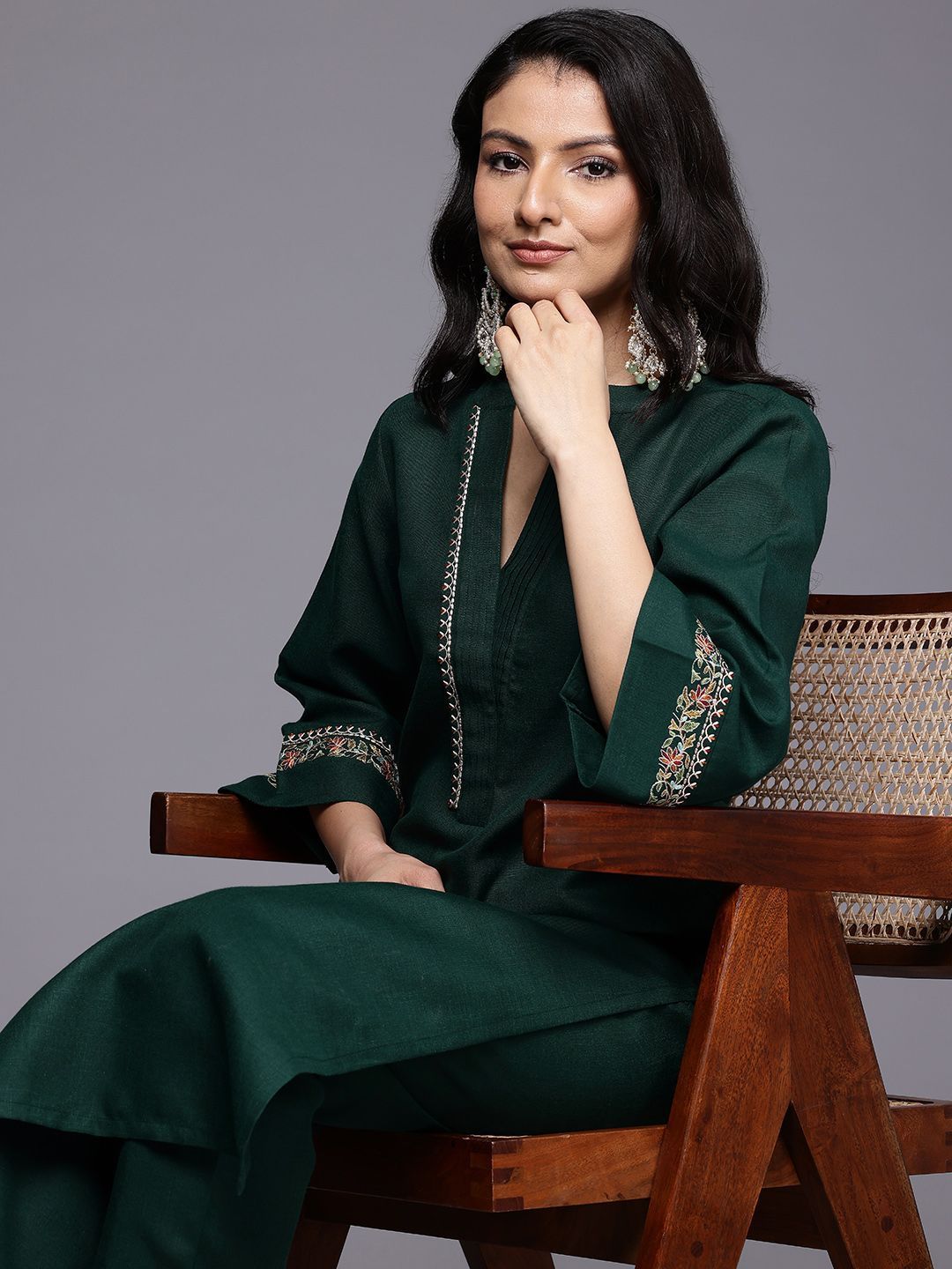 Ethnic Motifs Embroidered Thread Work Republic Day Kurta with Trousers 7