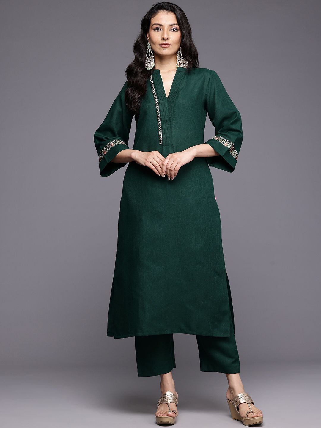 Ethnic Motifs Embroidered Thread Work Republic Day Kurta with Trousers 6