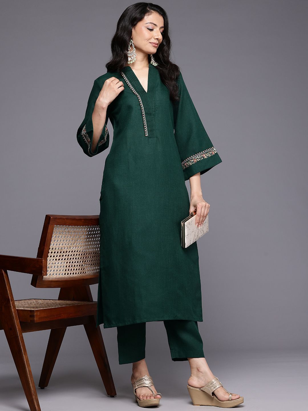Ethnic Motifs Embroidered Thread Work Republic Day Kurta with Trousers 2