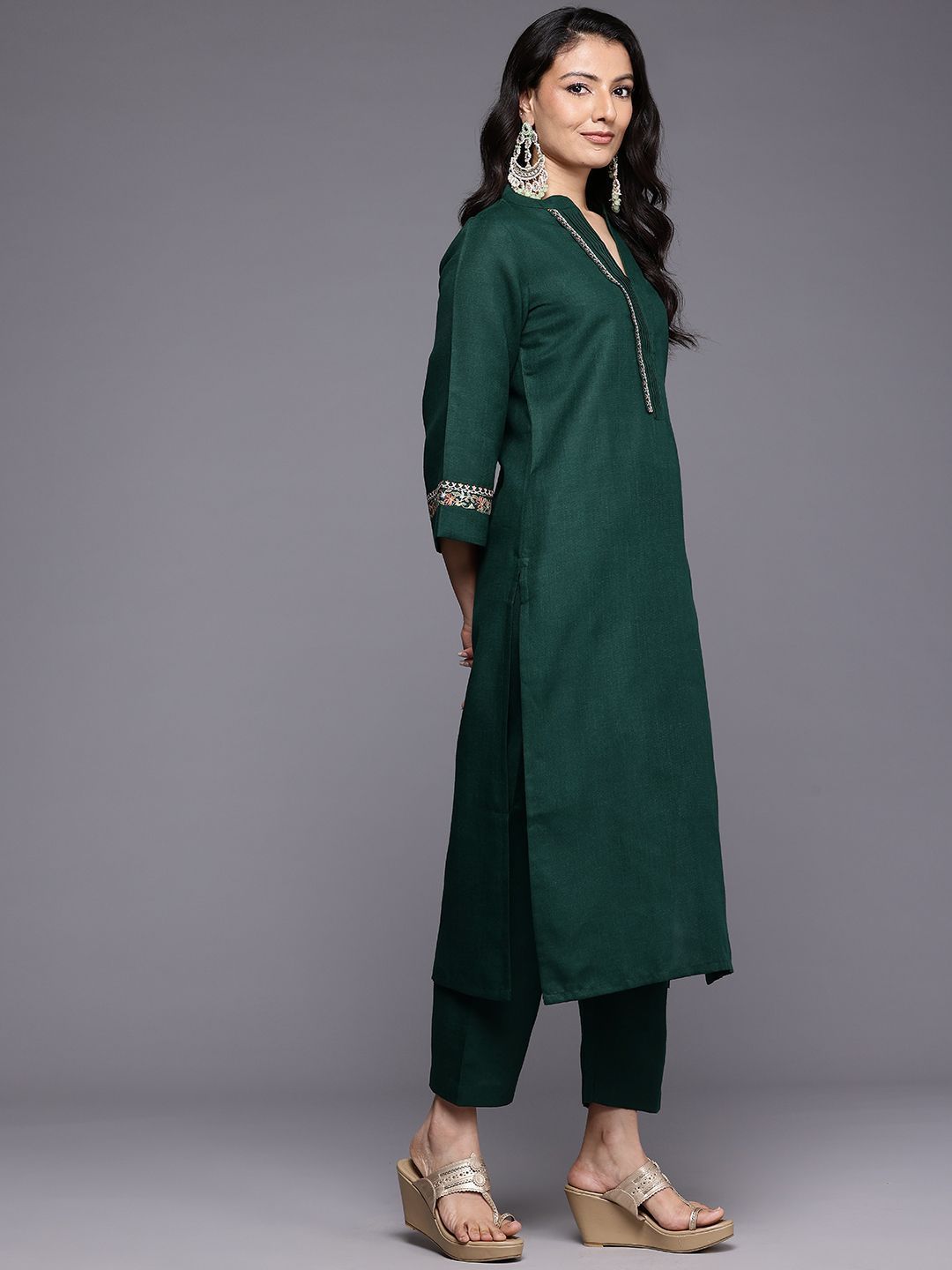 Ethnic Motifs Embroidered Thread Work Republic Day Kurta with Trousers 4