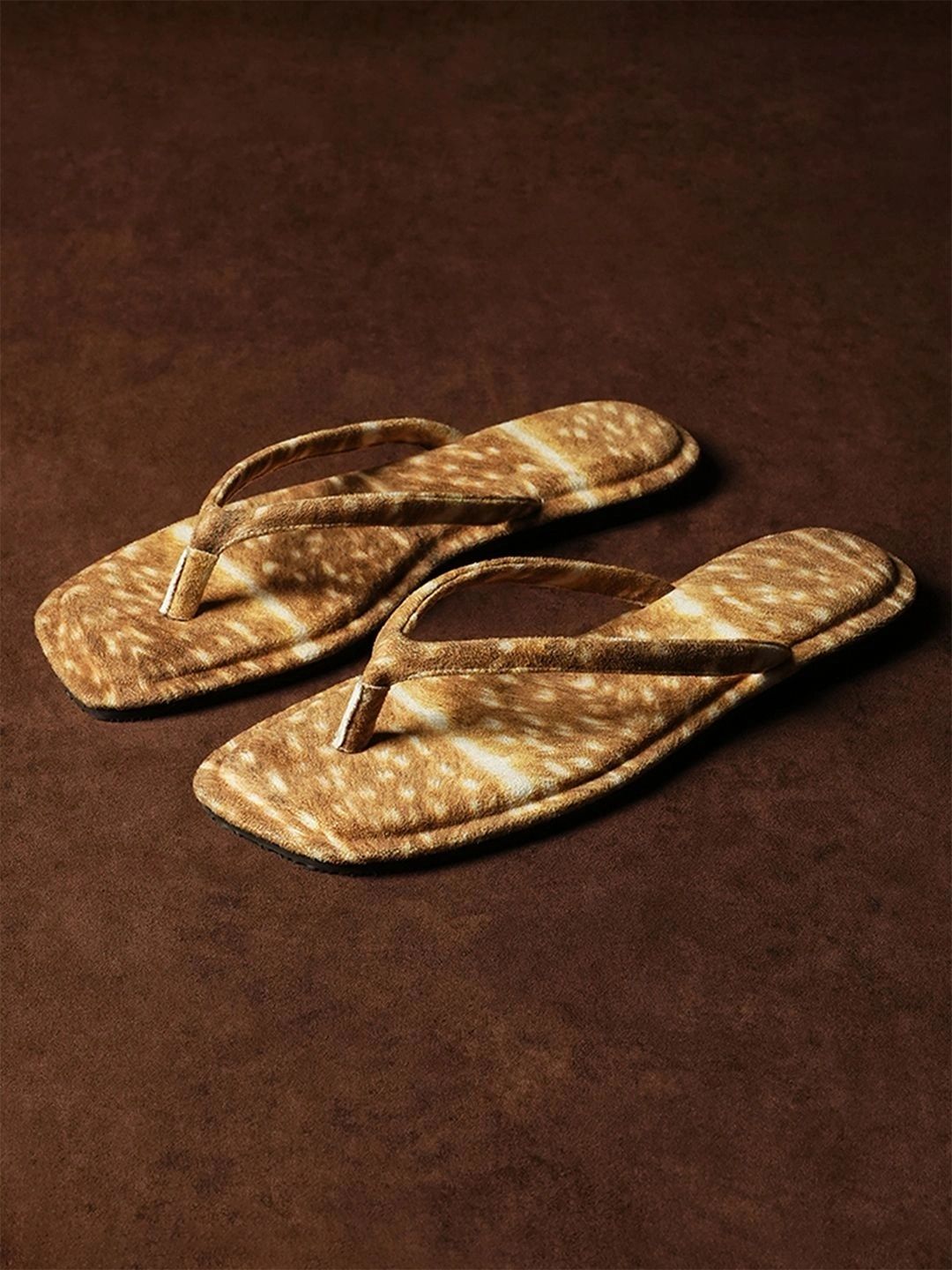 Theater Annistons Deer Print Embellished Lightweight Flat Flip Flops for Women
