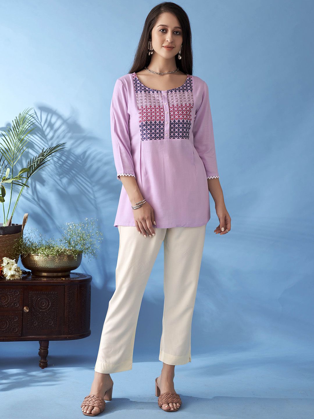 Anouk Geometric Embroidered Round Neck Straight Short Kurti