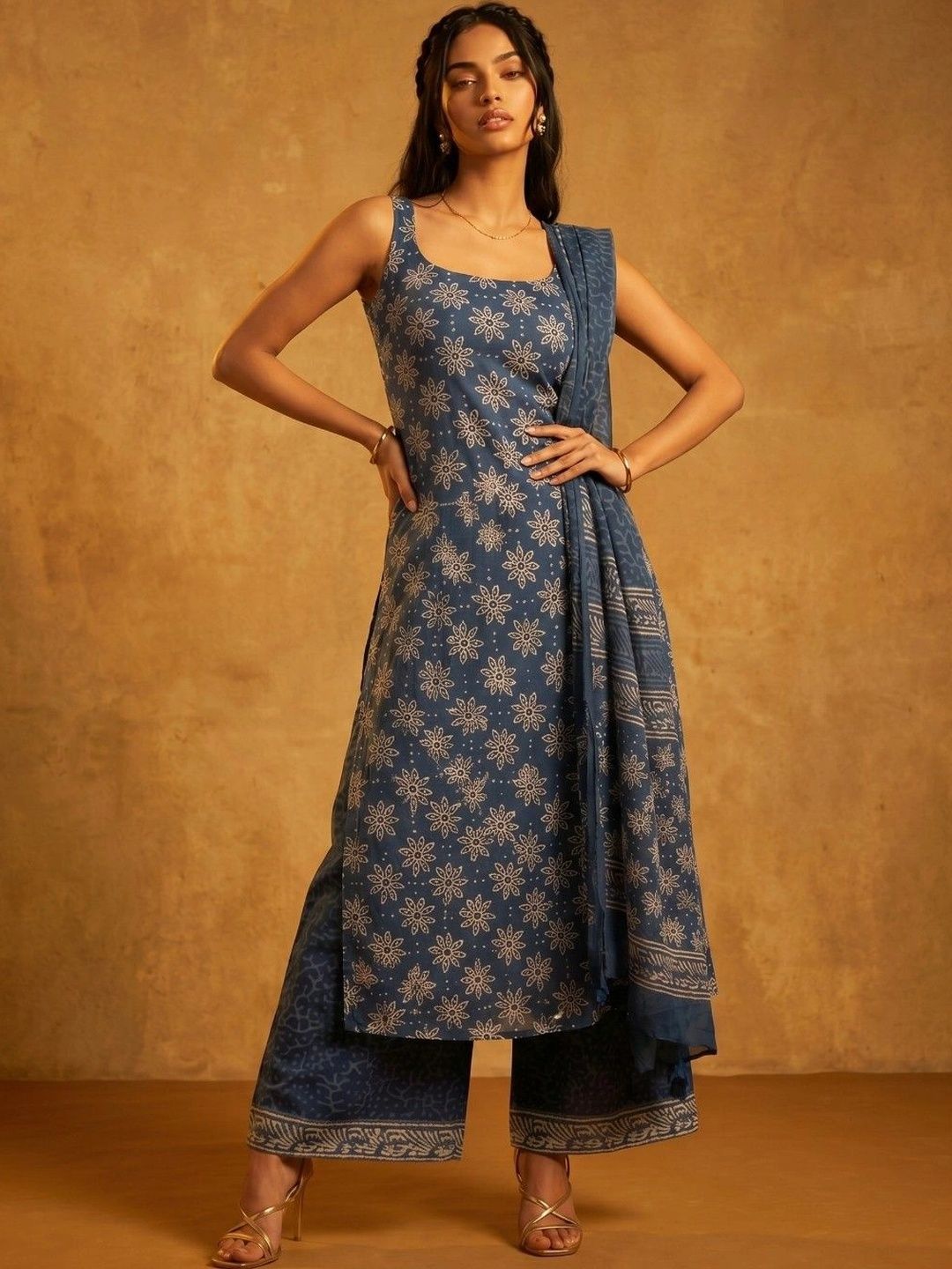 KINDA DESI Women Floral Printed Regular Kurta with Palazzos & With Dupatta
