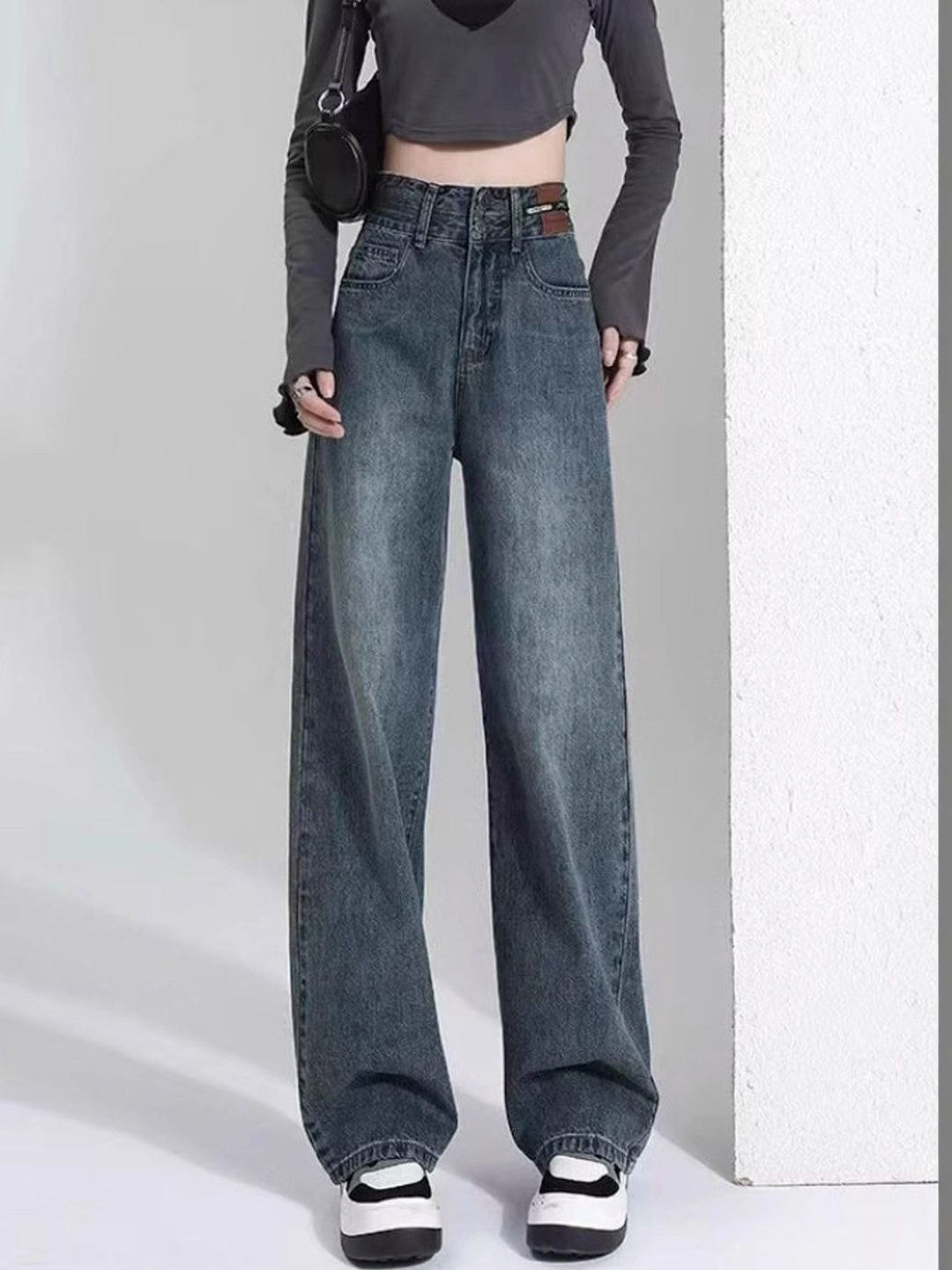 Women Straight Fit High-Rise Light Fade Jeans 4