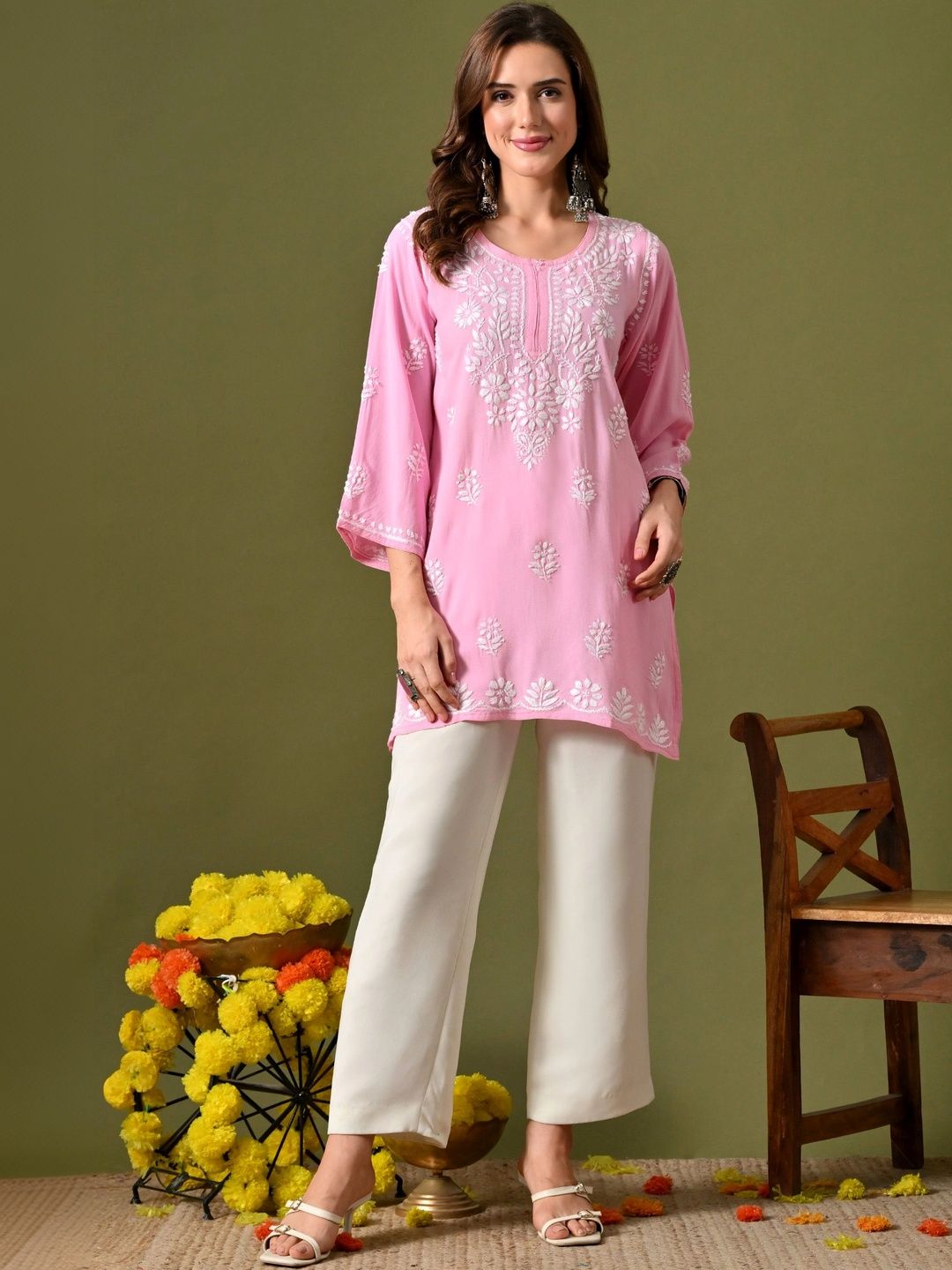 Syrish Floral Embroidered Chikankari Handloom Chikankari Kurti