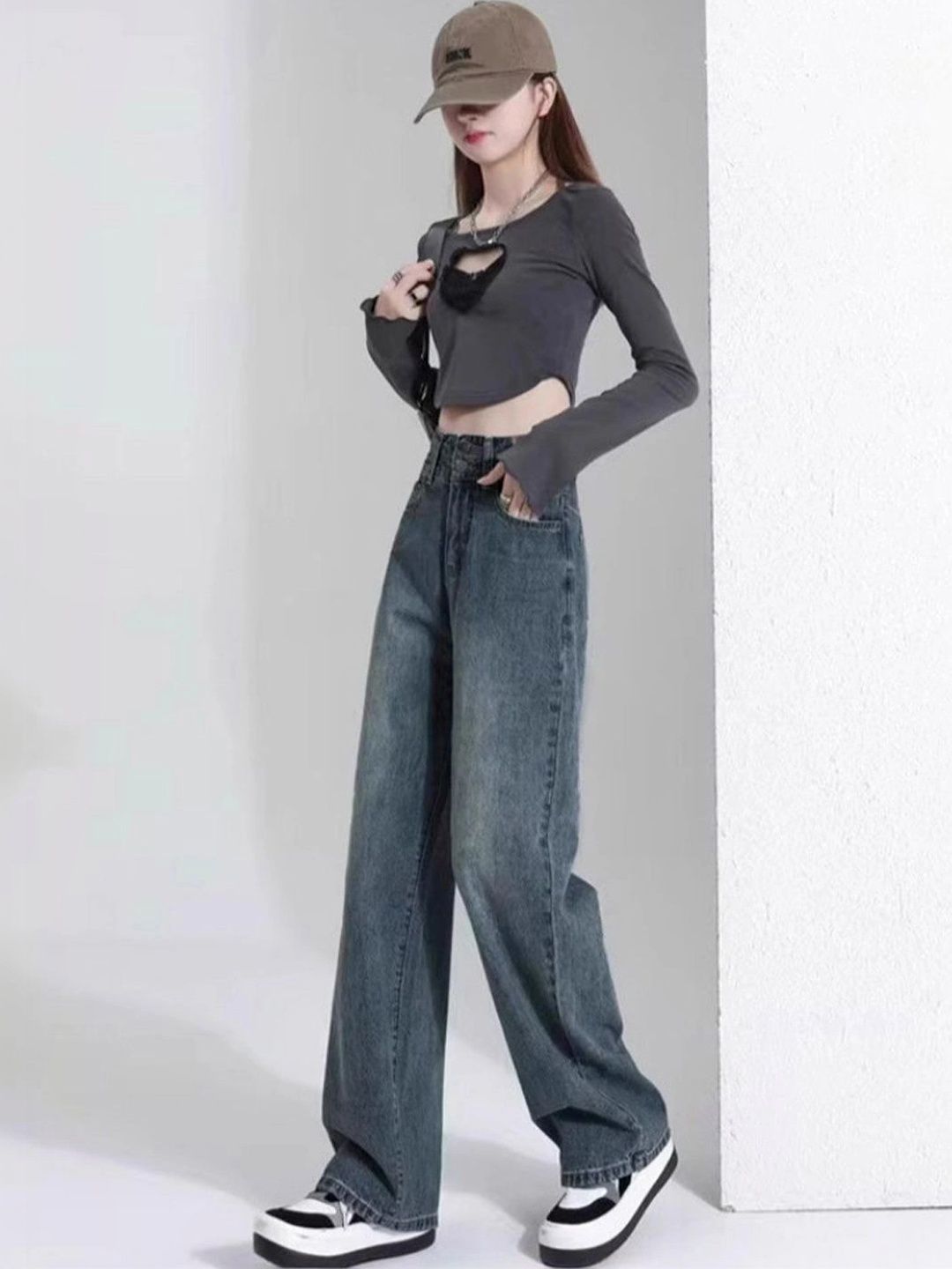 Women Straight Fit High-Rise Light Fade Jeans 3