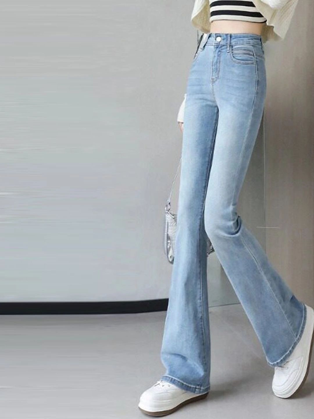 Women Straight Fit High-Rise Light Fade Acid Wash Jeans