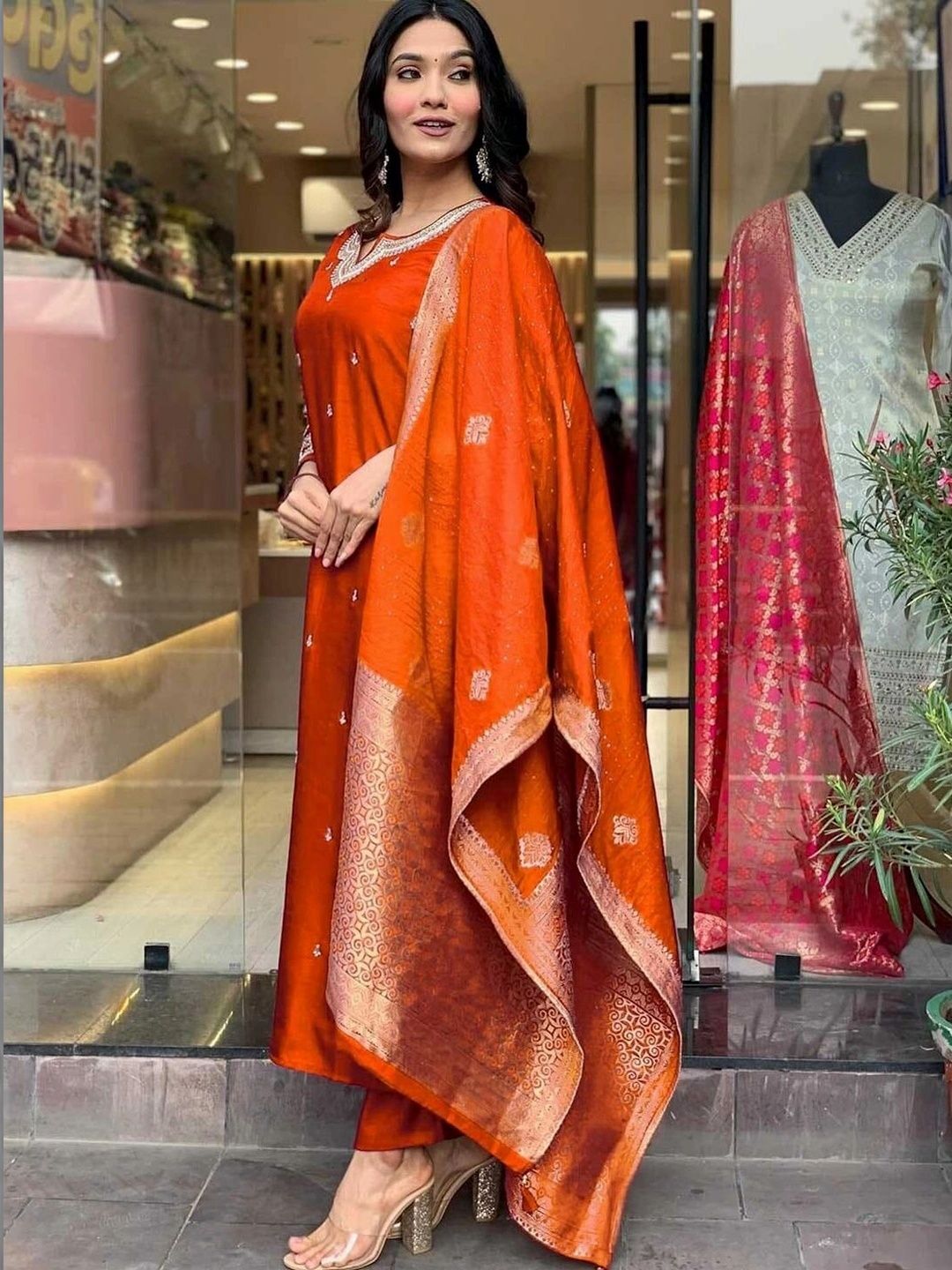 SACi Women Ethnic Motifs Embroidered Regular Thread Work Kurta with Trousers & With Dupatta