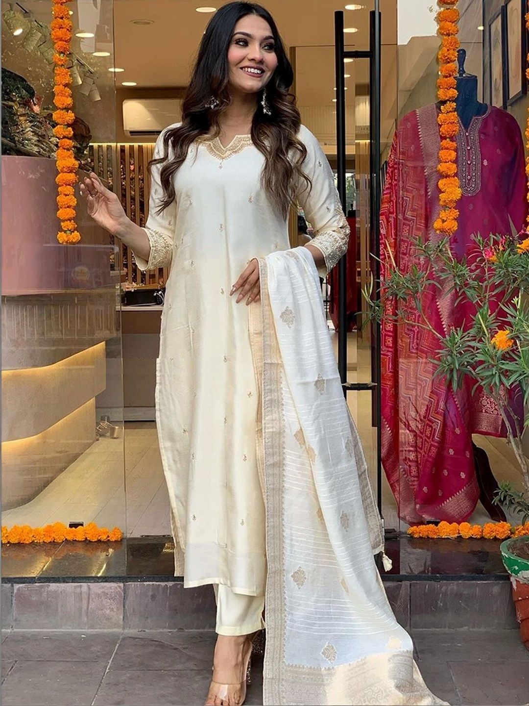 SACi Women Ethnic Motifs Embroidered Regular Thread Work Kurta with Trousers & With Dupatta