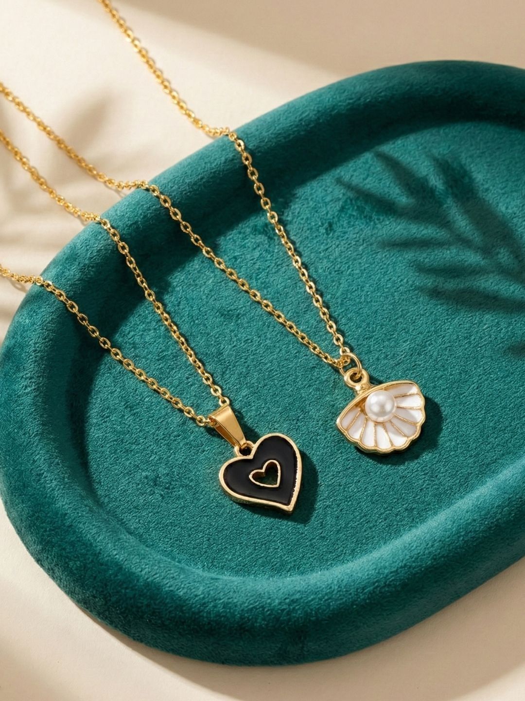 DressBerry Brass Gold-Plated Antique Necklace