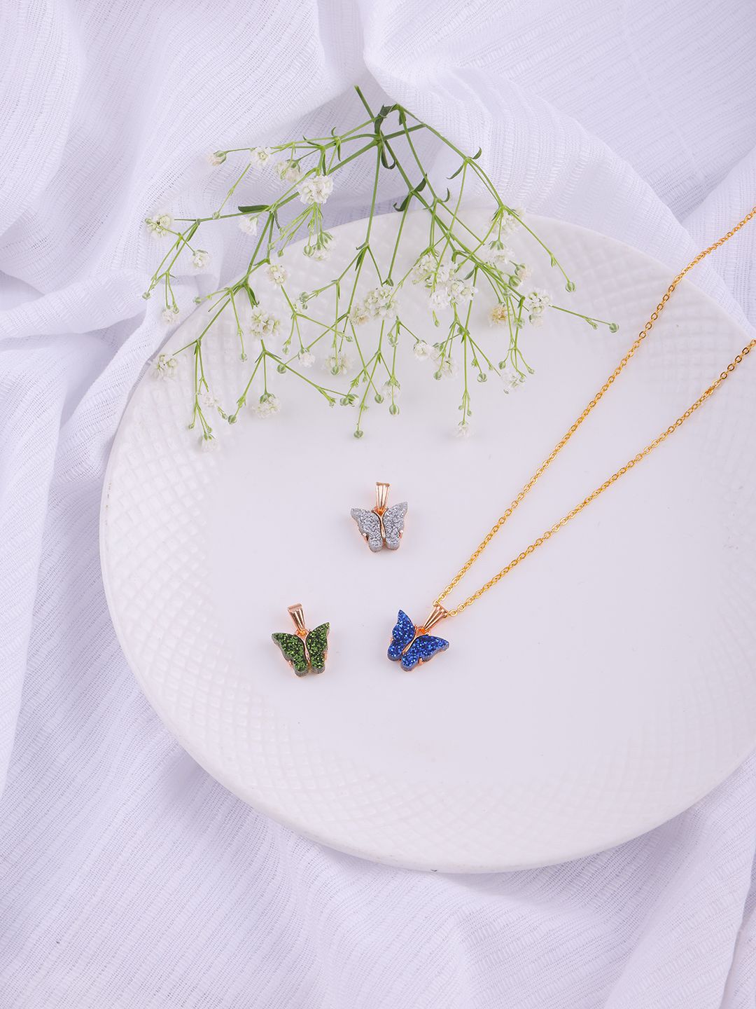 DressBerry Set Of 3 Gold-Plated Butterfly-Shaped Sparkling Pendants With Chain