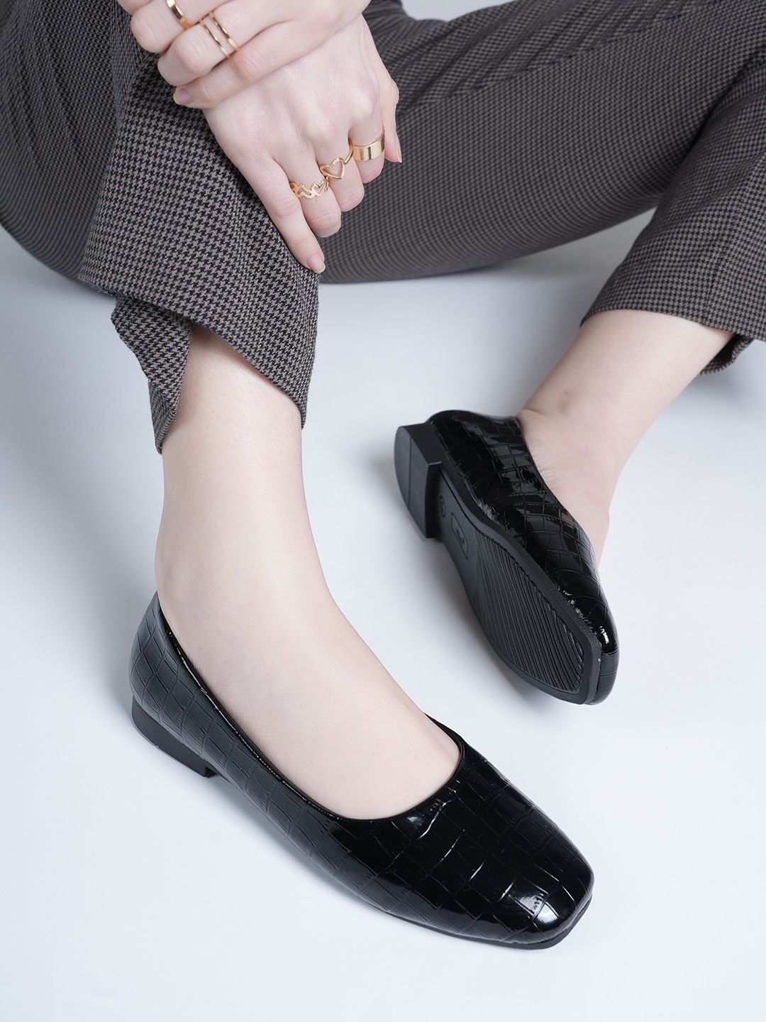 DressBerry Textured Square Toe Ballerinas