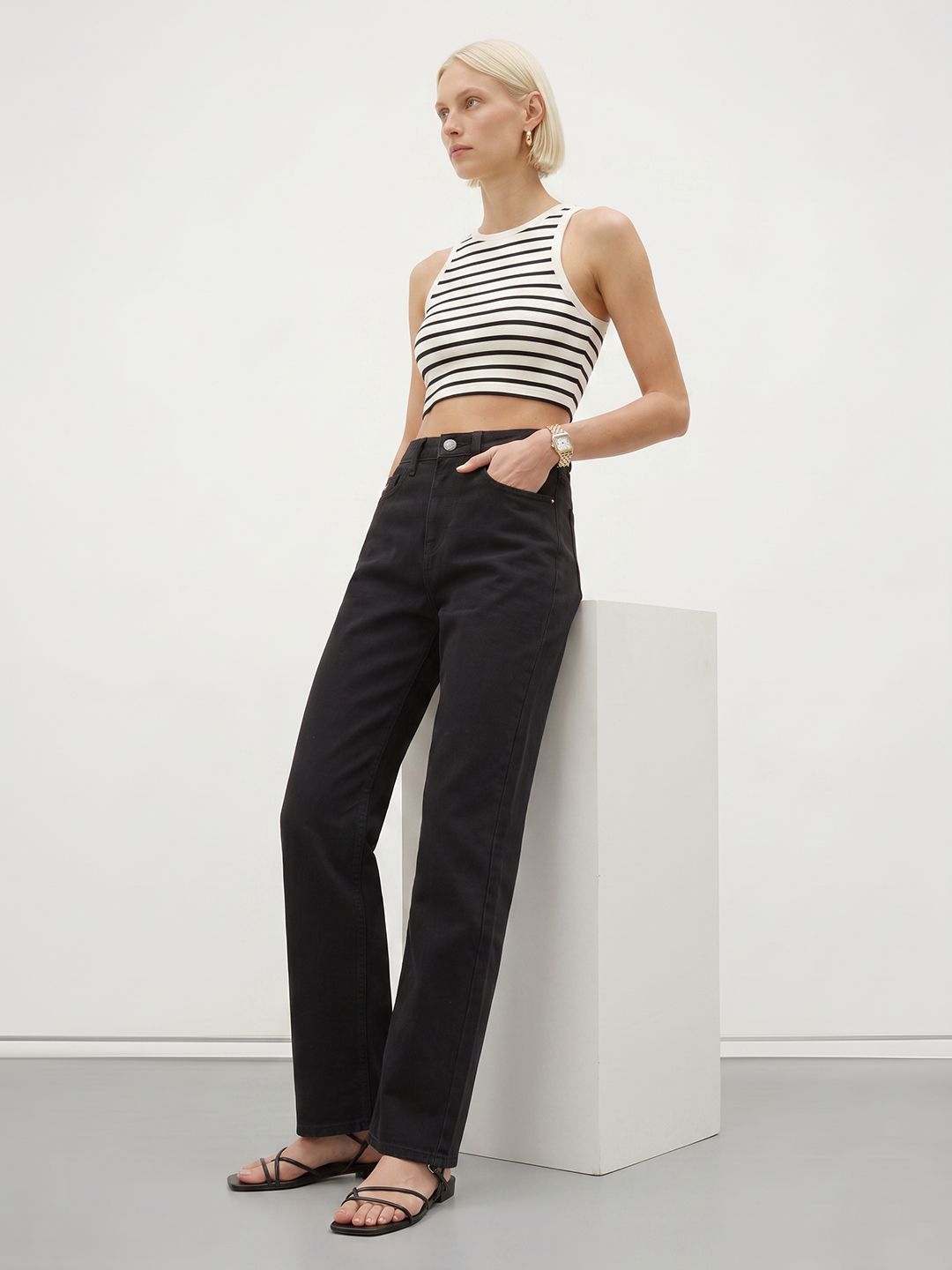 Women Straight Fit Light Fade Stretchable Jeans 4