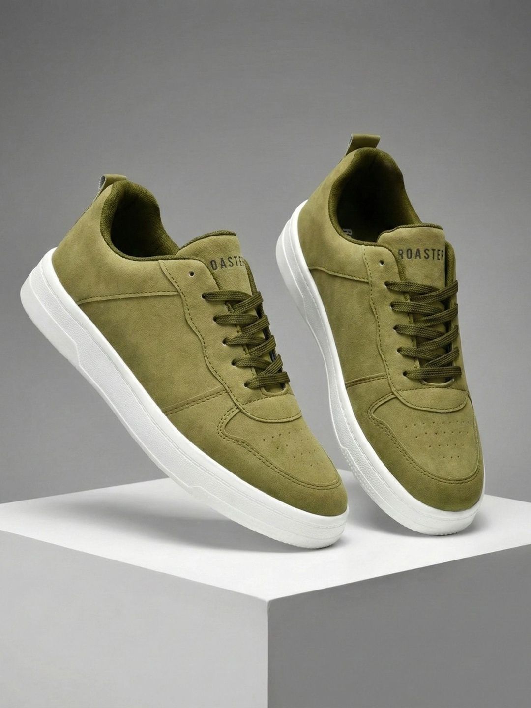 ROASTER Men Sneakers