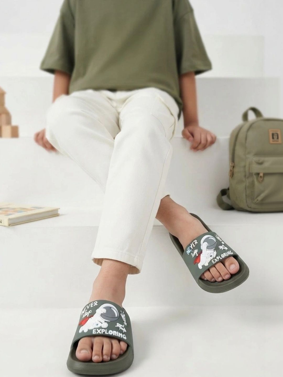 GLISSERS Boys Astronaut Embossed Sliders