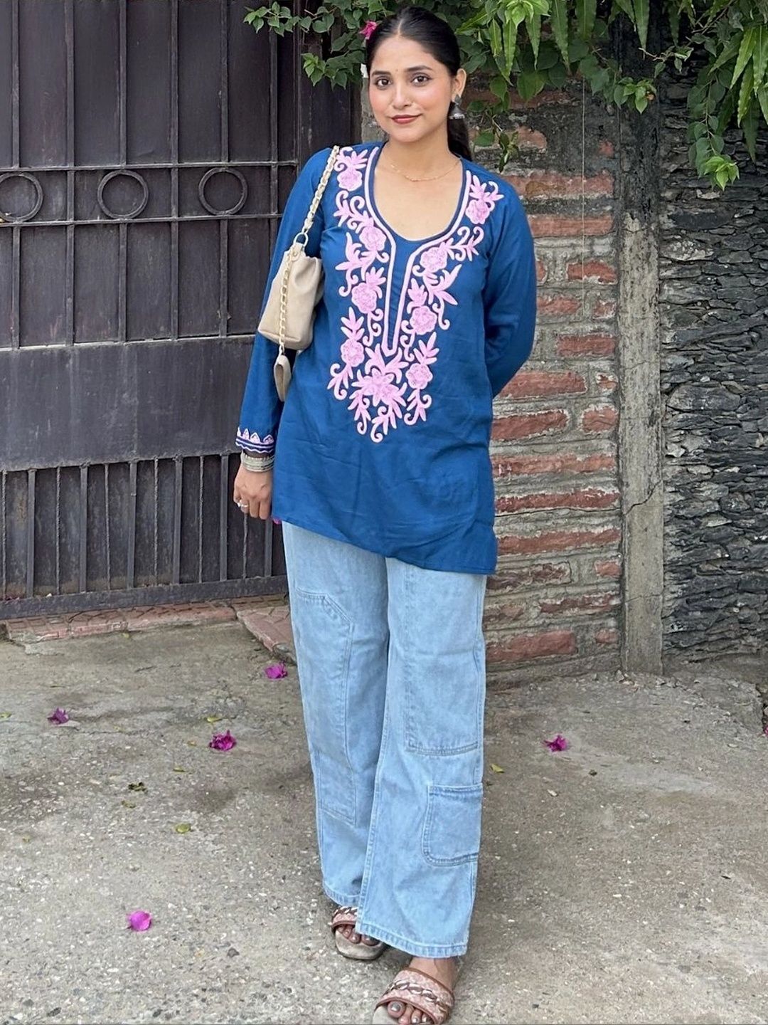 Kashmir Box Kashmiri Aari Women Blue Embroidered Viscose Rayon Short Kurti