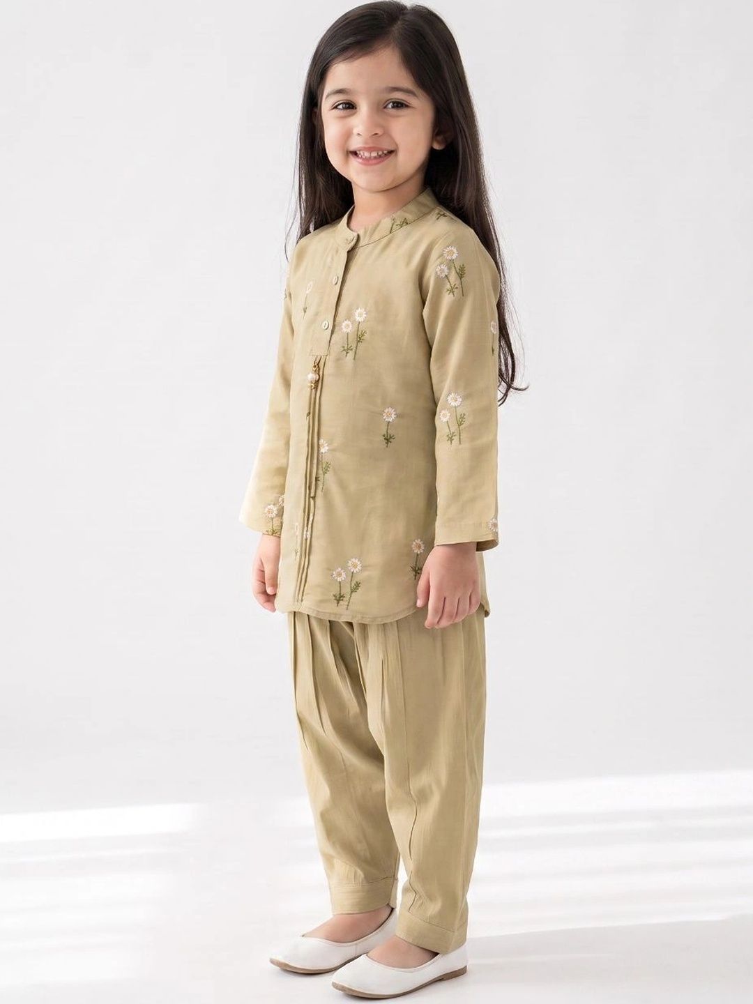 Girls Floral Embroidered Regular Thread Work Kurta with Patiala 4