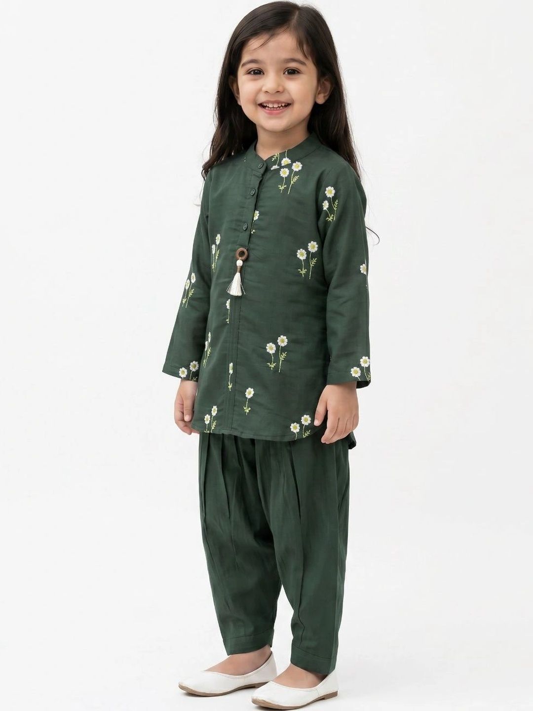 Girls Floral Embroidered Regular Thread Work Kurta with Patiala 4