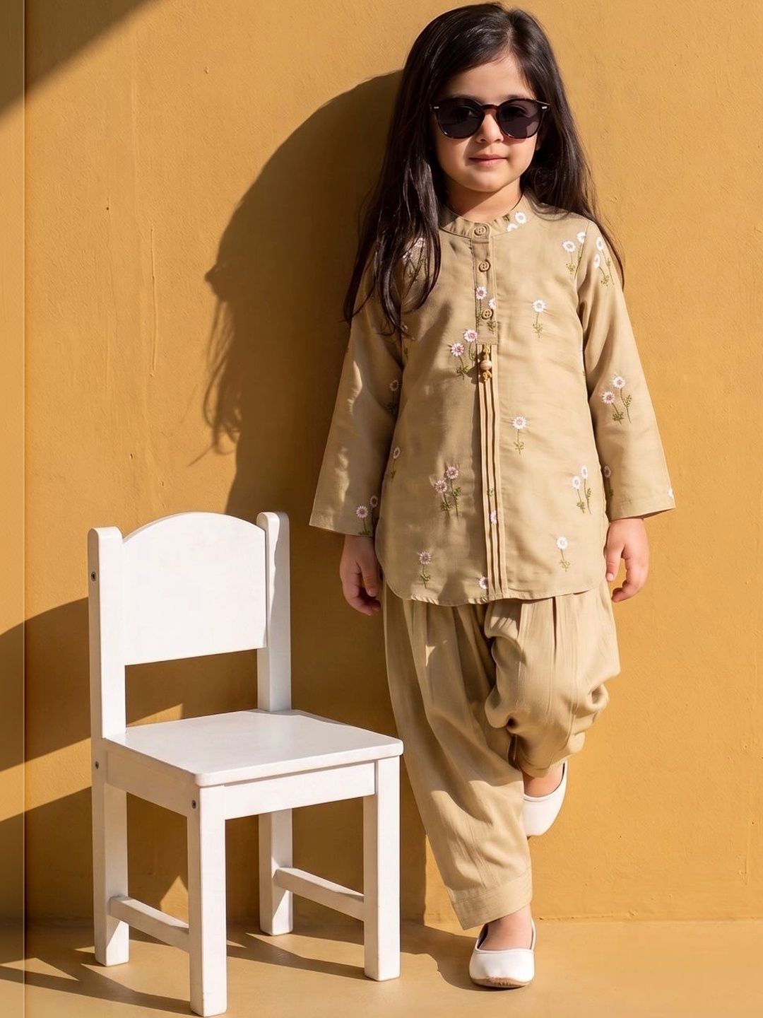 Girls Floral Embroidered Regular Thread Work Kurta with Patiala