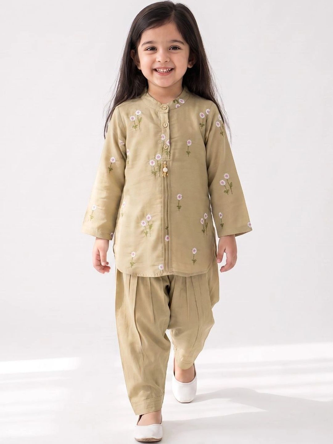 Girls Floral Embroidered Regular Thread Work Kurta with Patiala 2