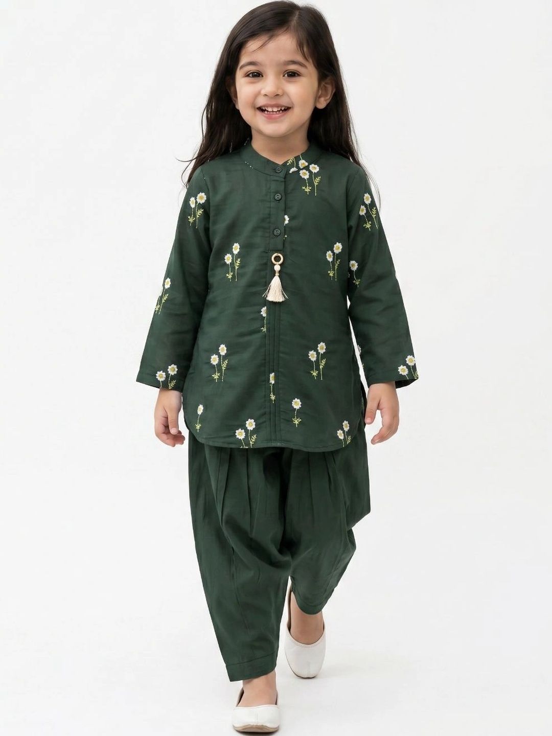 Girls Floral Embroidered Regular Thread Work Kurta with Patiala 2