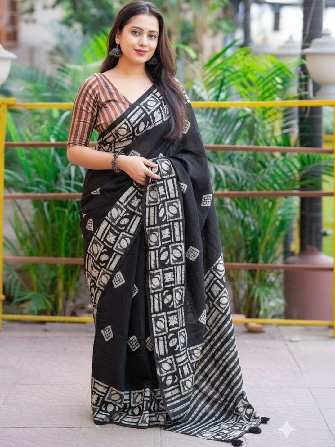 NENU CREATION Batik Linen Blend Block Print Saree