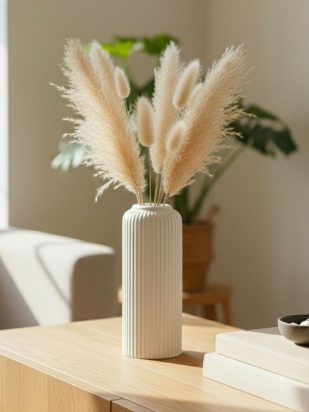 Kreative Arts White Ribbed Ceramic Flower Vases