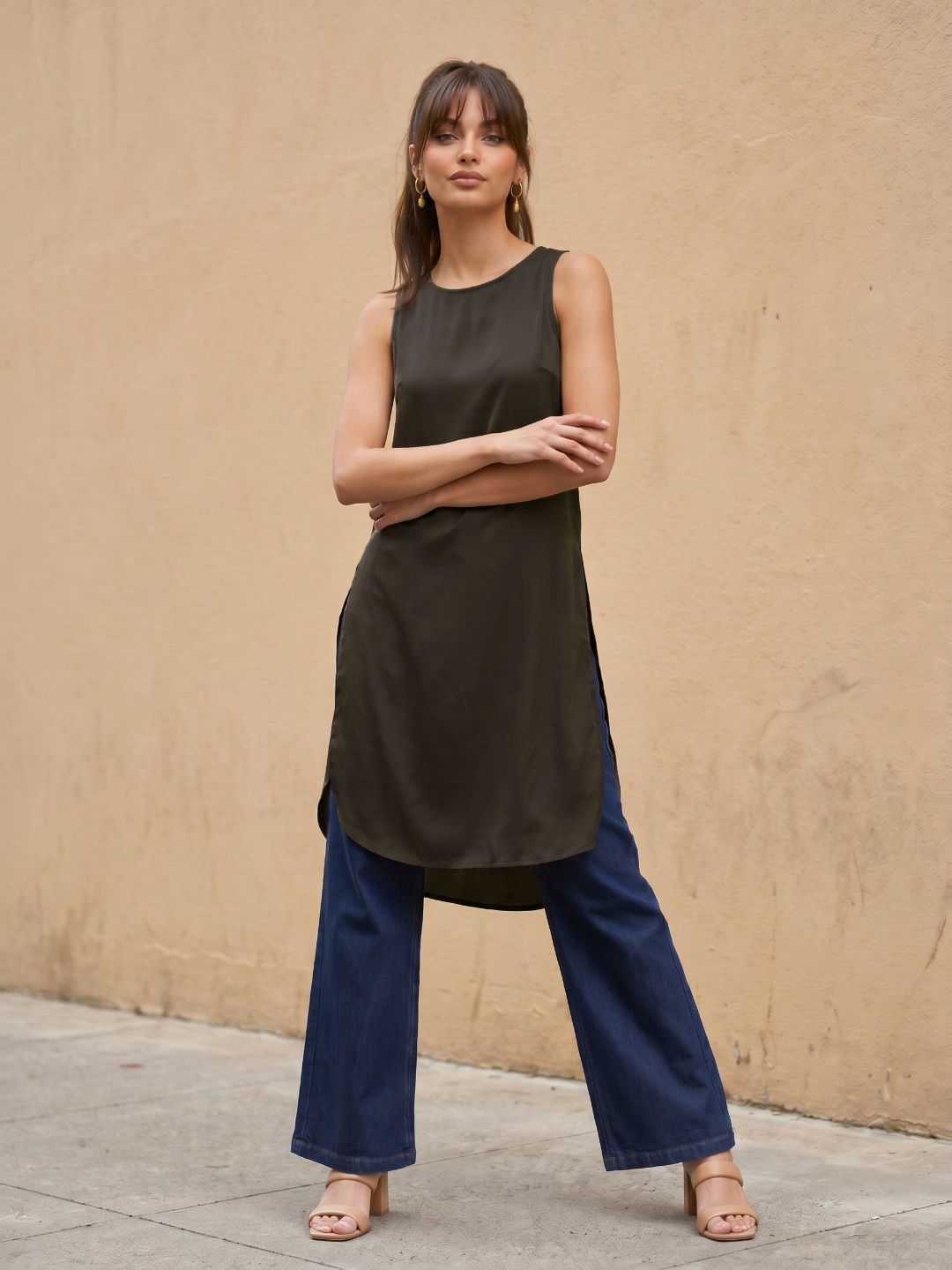 fusion by glitchez Solid Round Neck Kurta