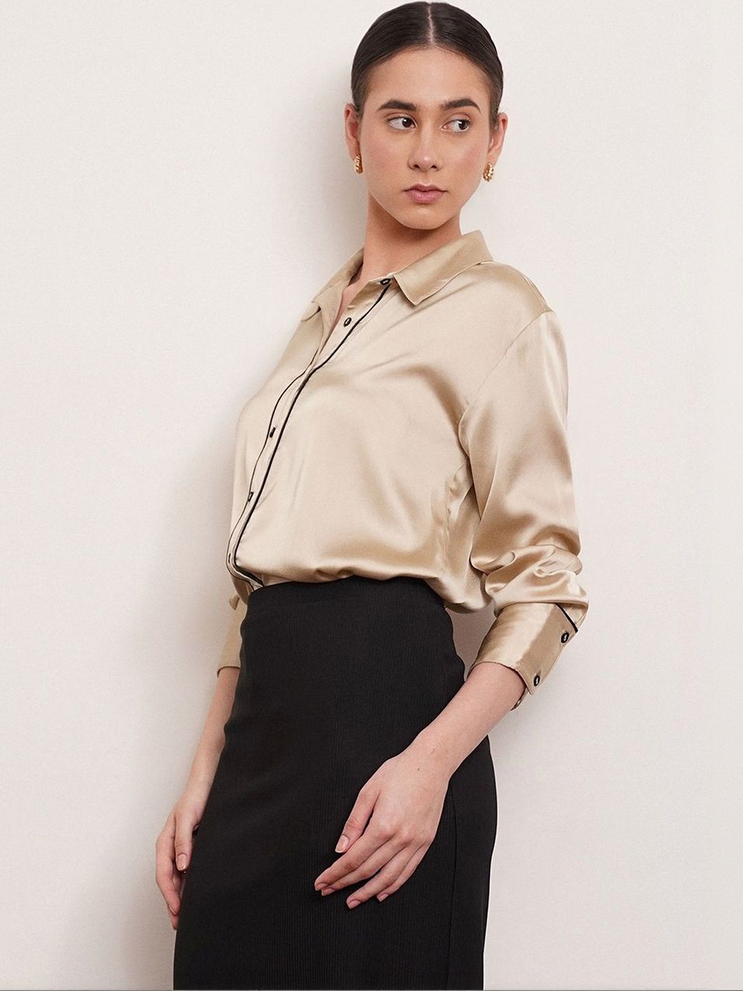 FABLE STREET Comfort Fit Spread Collar Solid Satin Casual Shirt