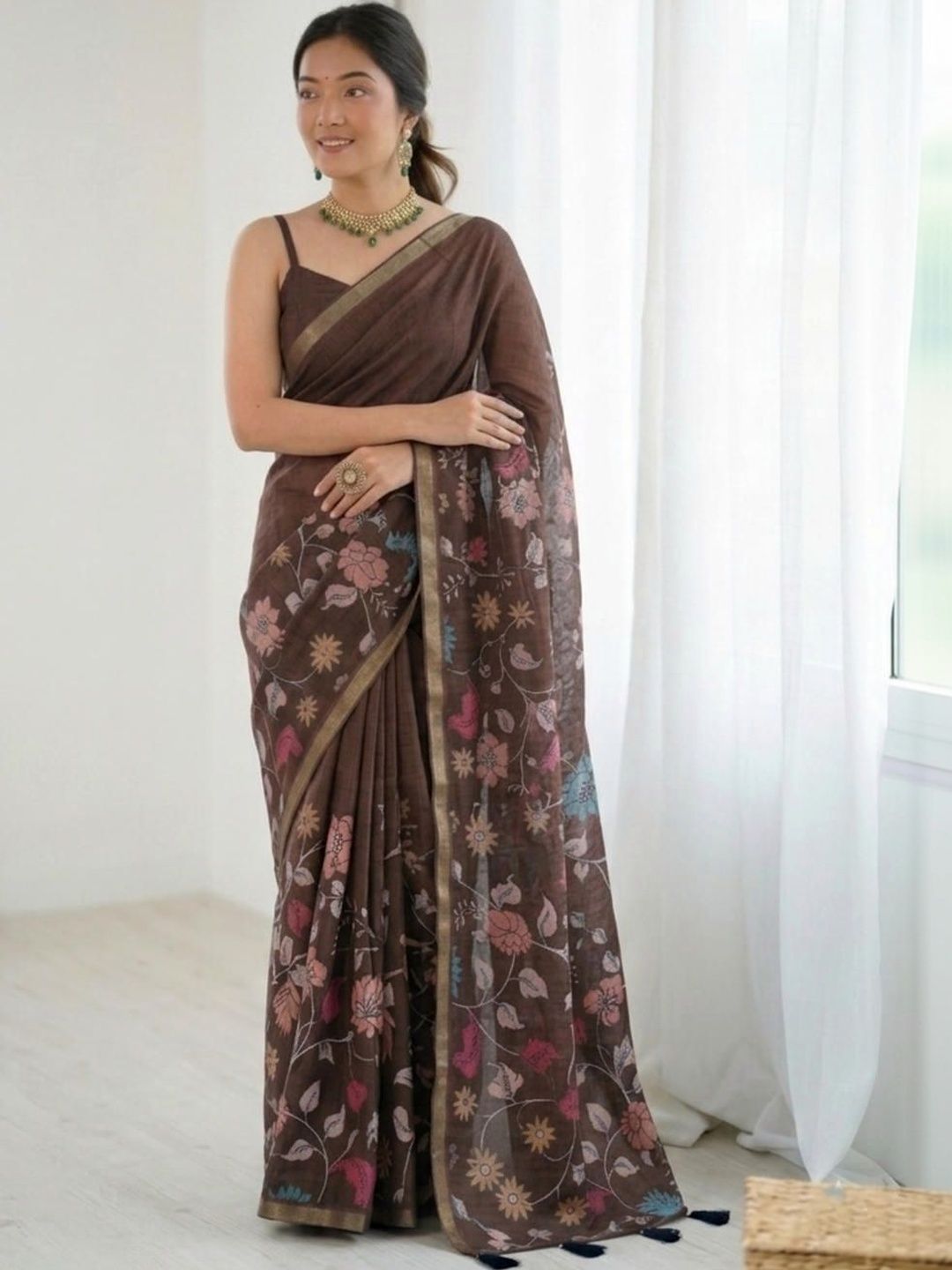 Pixie lane Floral Zari Linen Blend Belted Khadi Saree