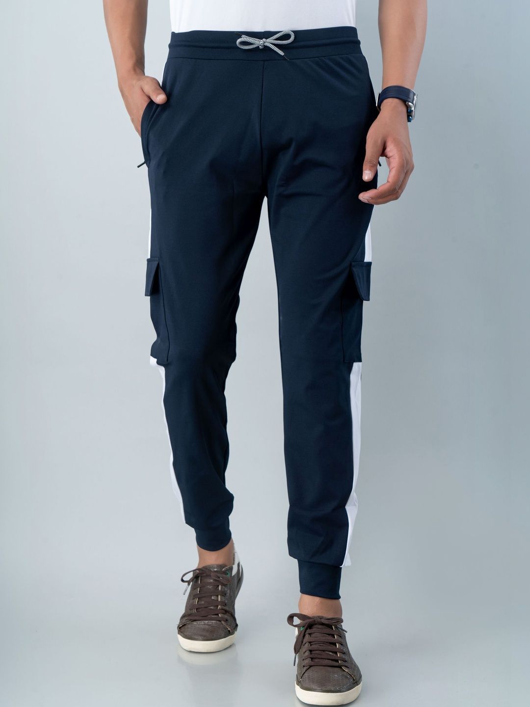 9LKHA Men Printed Cotton Mid Rise Joggers