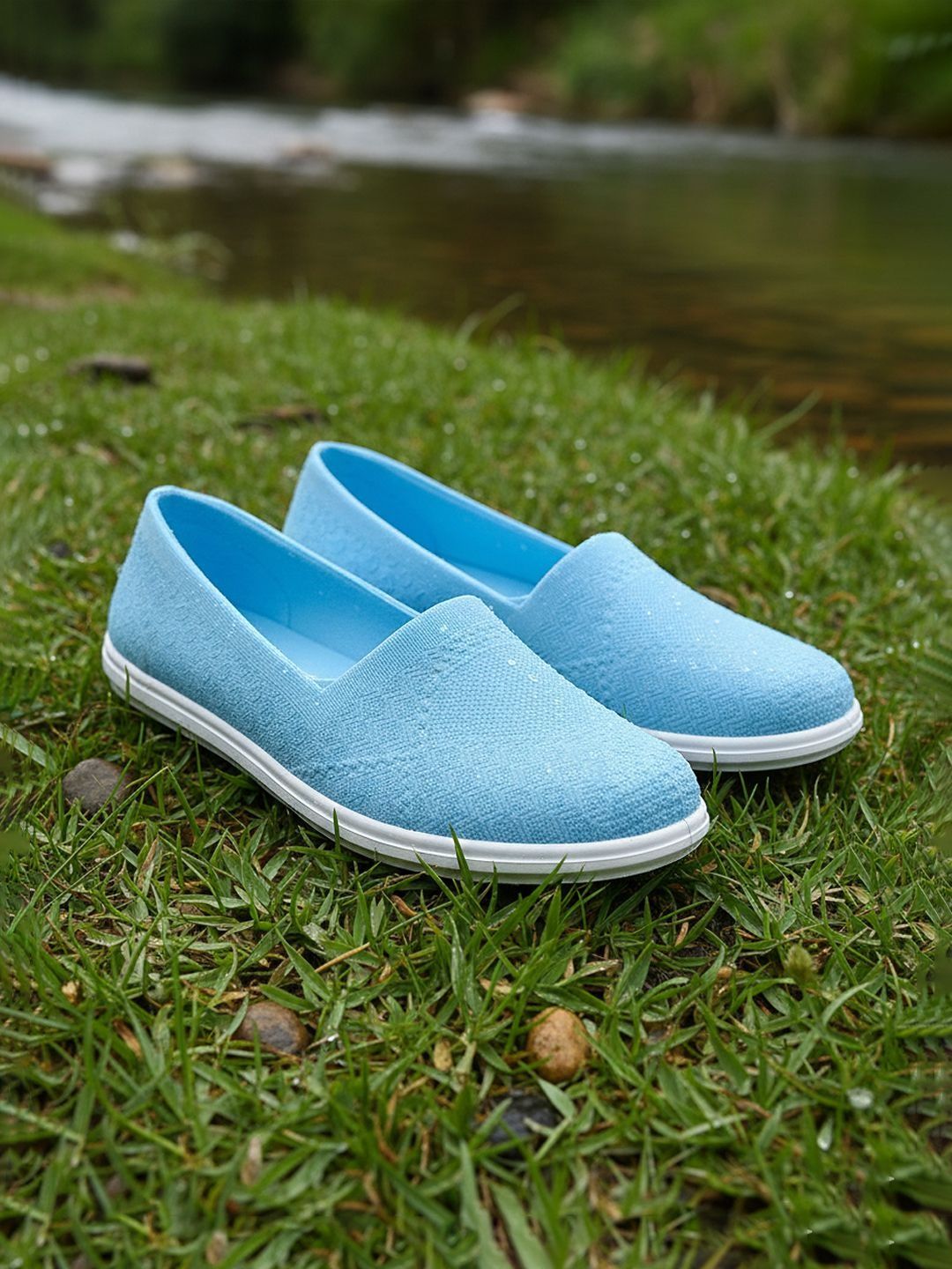 Khadims Textured Round Toe Ballerinas