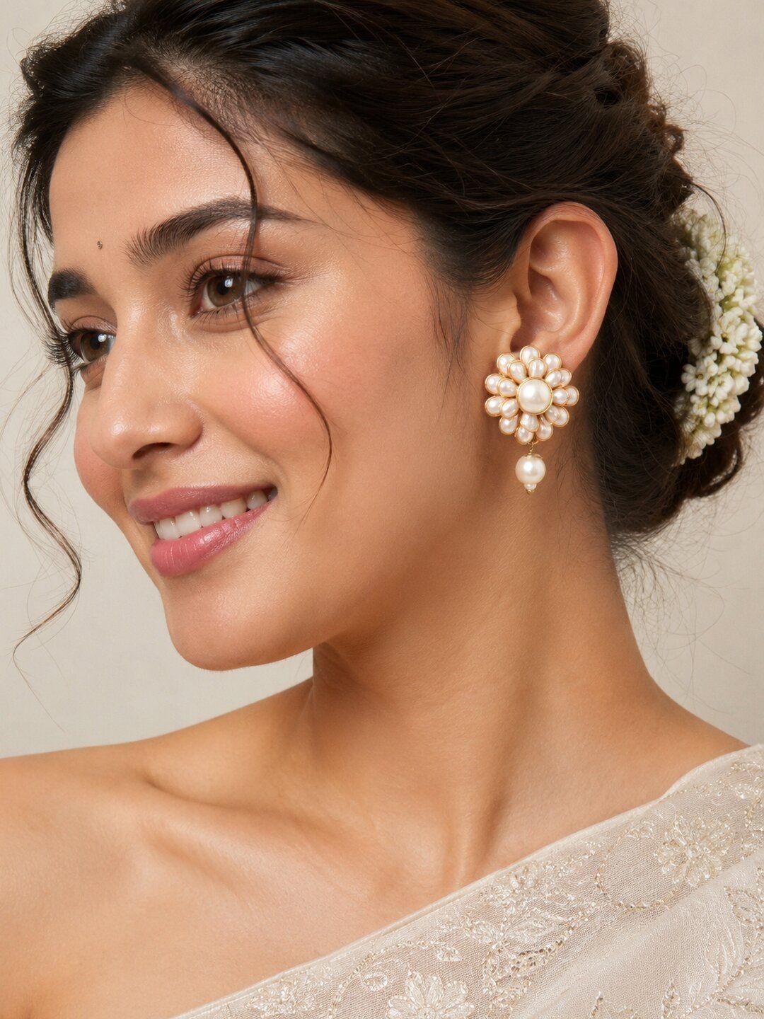 Jewar Mandi White Floral Studs Earrings
