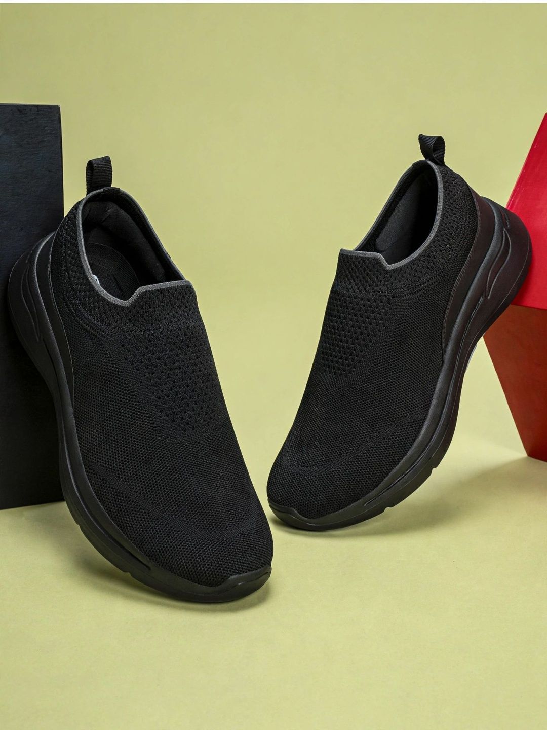 KANGAROOZ Men Textured Sneakers