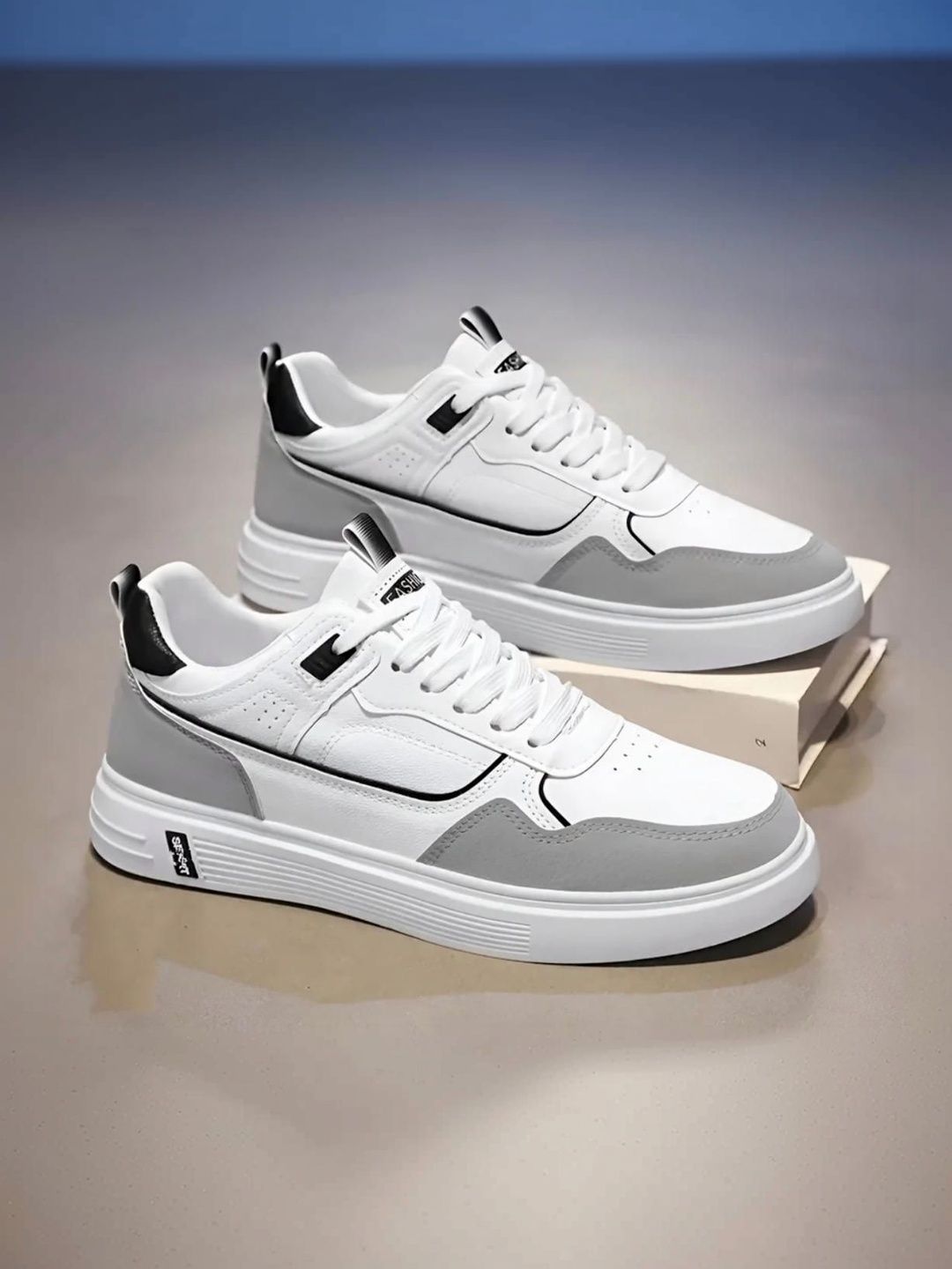 glitchez Men Colourblocked Sneakers