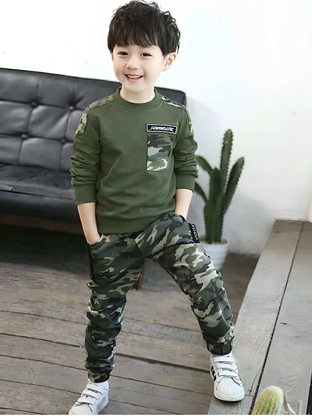 Sagar Impex Boys Printed Sweatshirt And Trousers