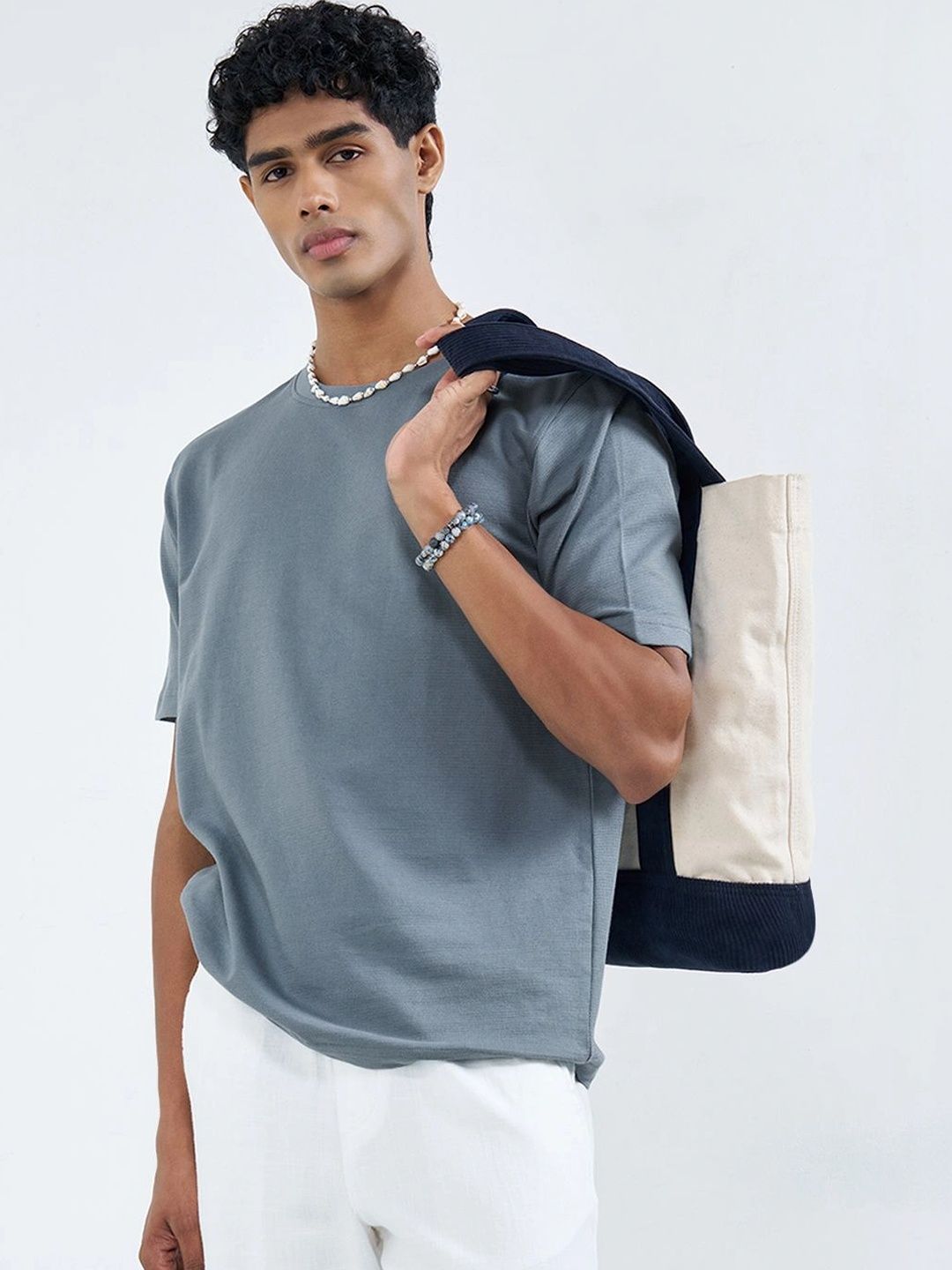7 Alt by Pantaloons Men Slim Fit T-shirt