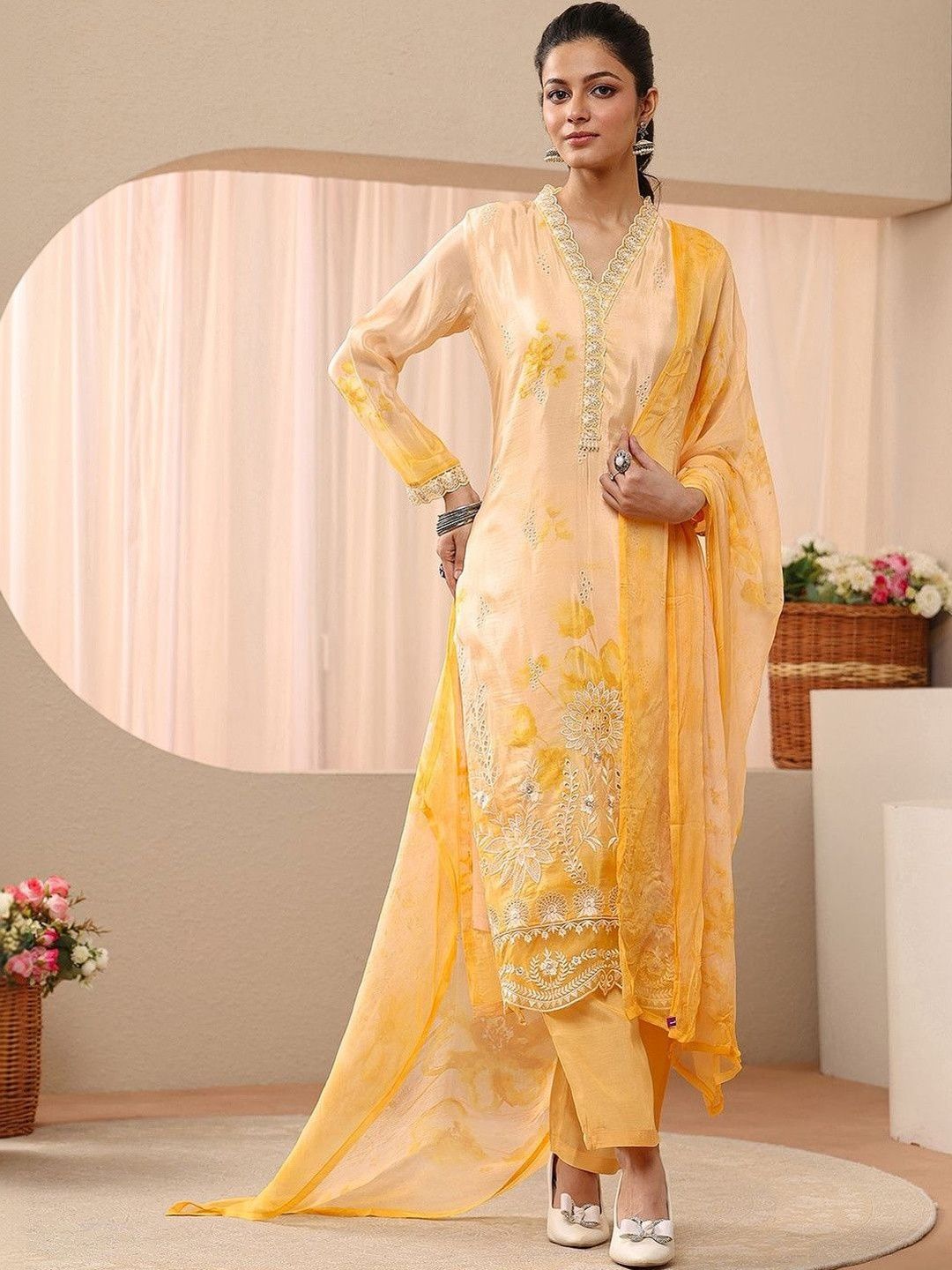Libas Women Floral Embroidered Regular Kurta with Palazzos & With Dupatta