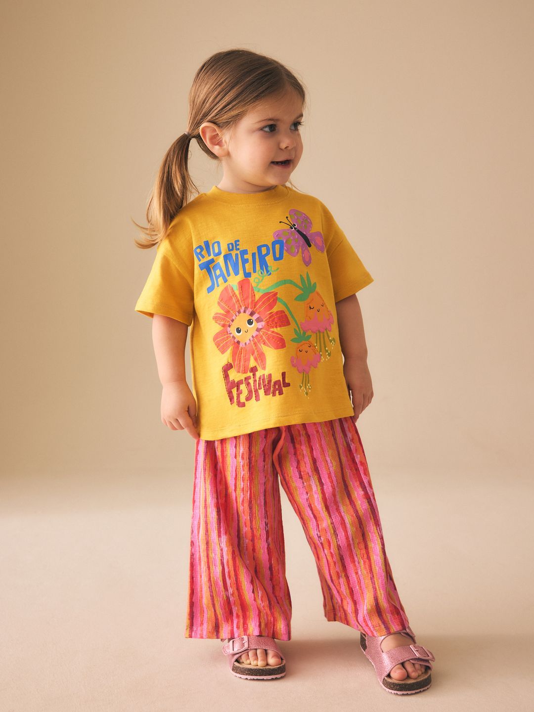 Girls Printed T-shirt with Trousers 3