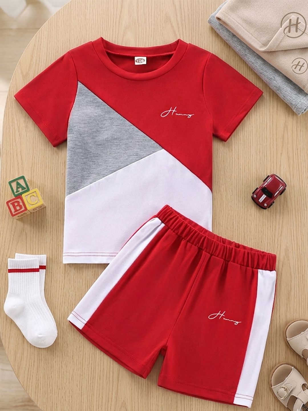 KEESOR Kids Colourblocked Short Sleeves T-shirt With Shorts Clothing Set