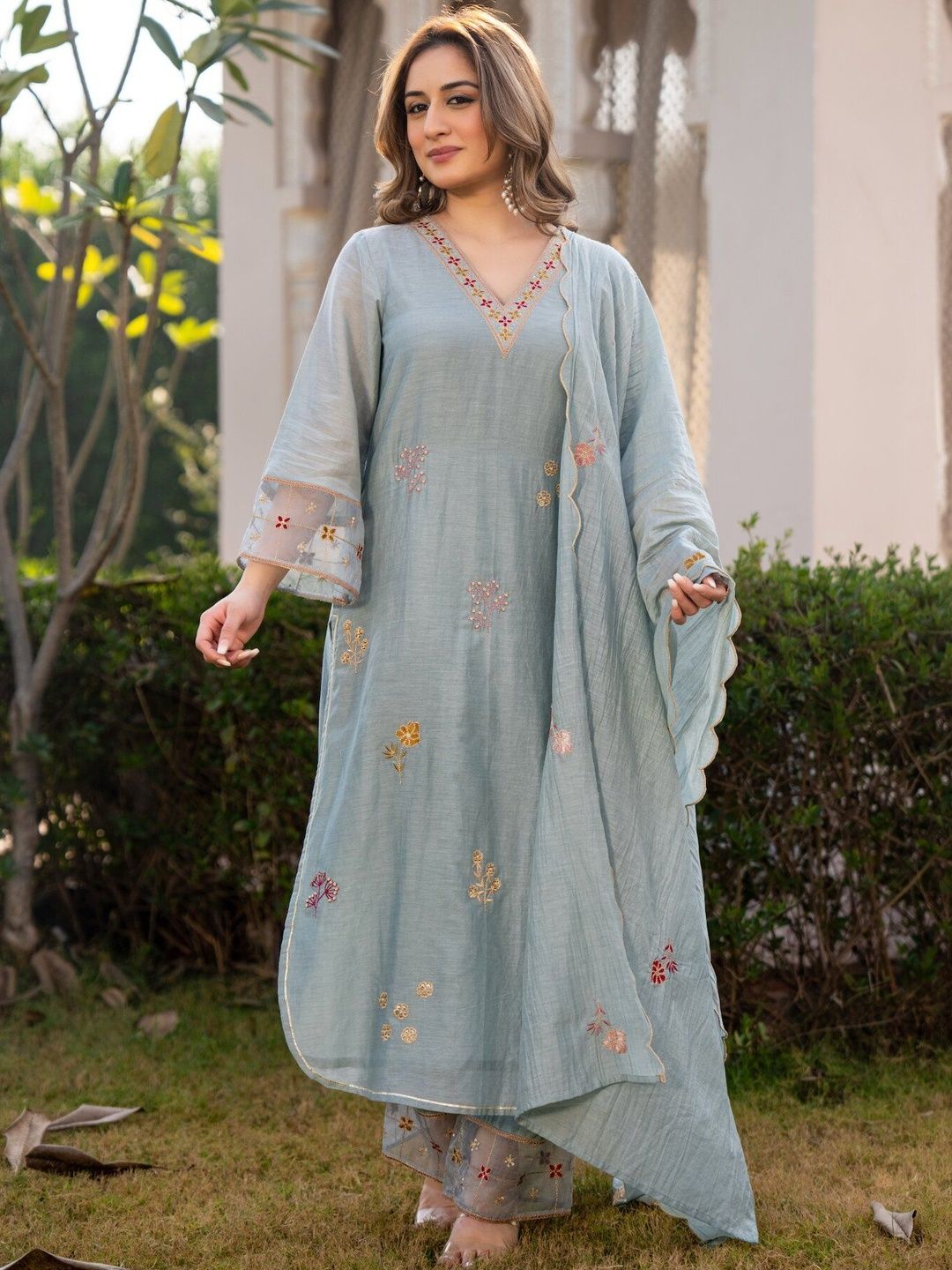 CREEPER Women Floral Embroidered Regular Kurta with Trousers & With Dupatta
