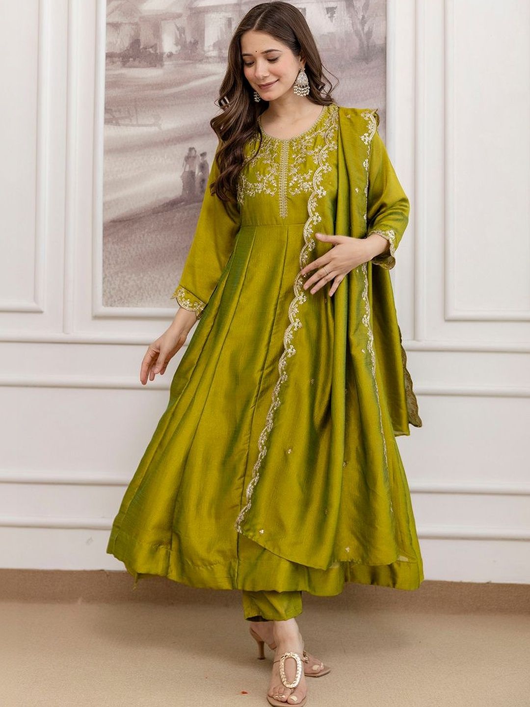 VIRJAT Women Floral Embroidered Regular Kurta with Trousers & With Dupatta