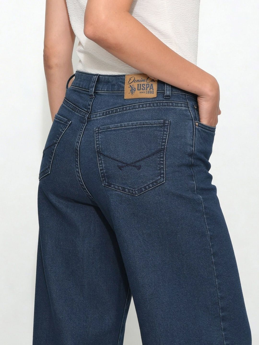 High-Rise Light Fade Cotton Stretchable Jeans 7
