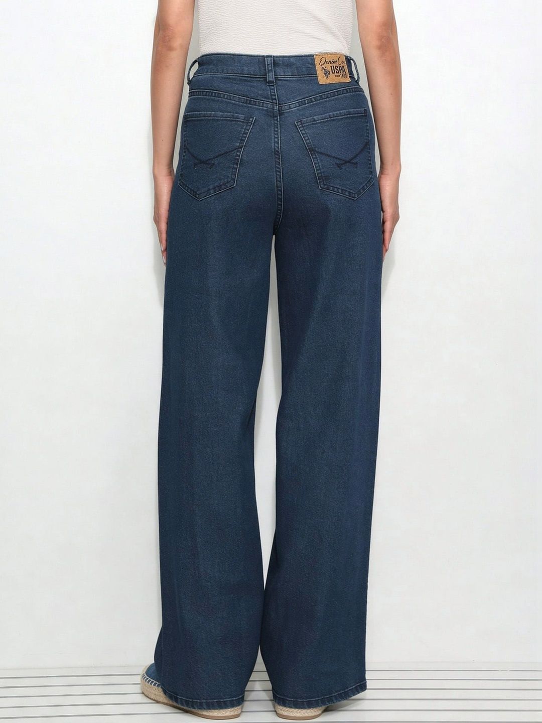 High-Rise Light Fade Cotton Stretchable Jeans 4